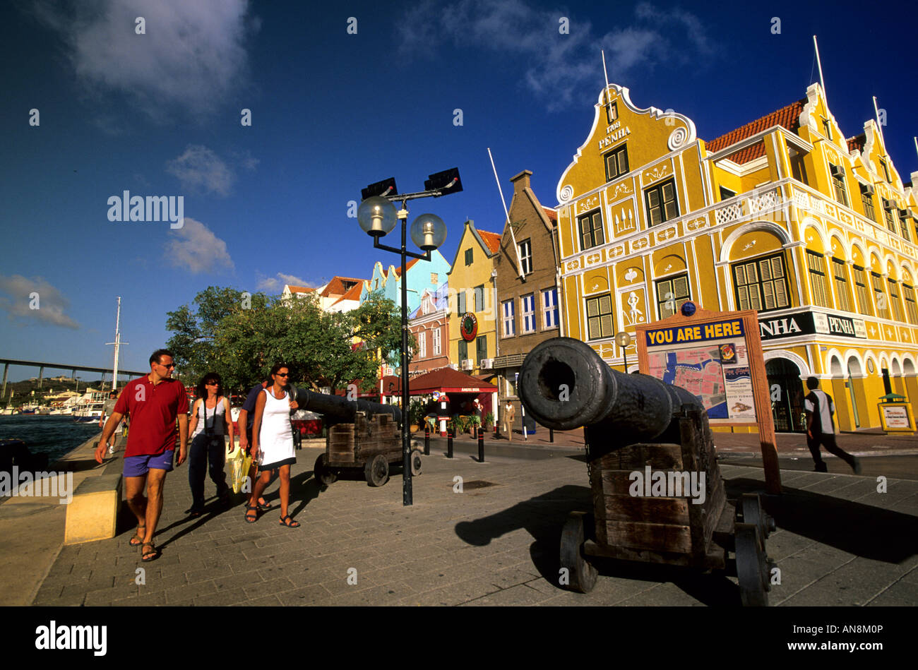 Touristen in der Hauptstadt Willemstad Curacao Niederländische Antillen Stockfoto