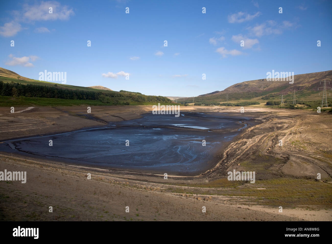 Torside Stausee mit sehr niedrigen Wasserstand Peak District Stockfoto