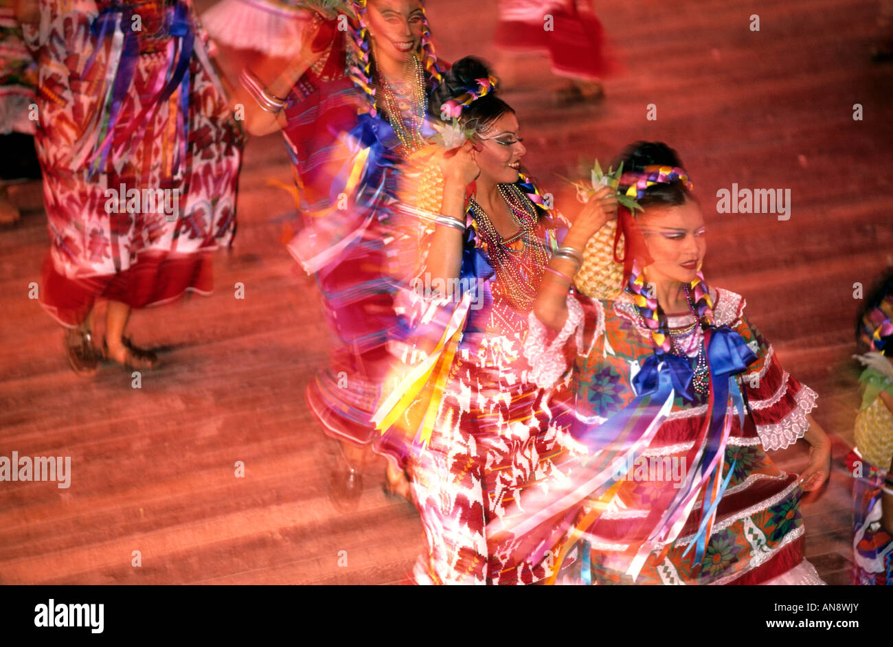 Spanisch-amerikanischer Tänzerinnen Cancun Mexiko Stockfoto
