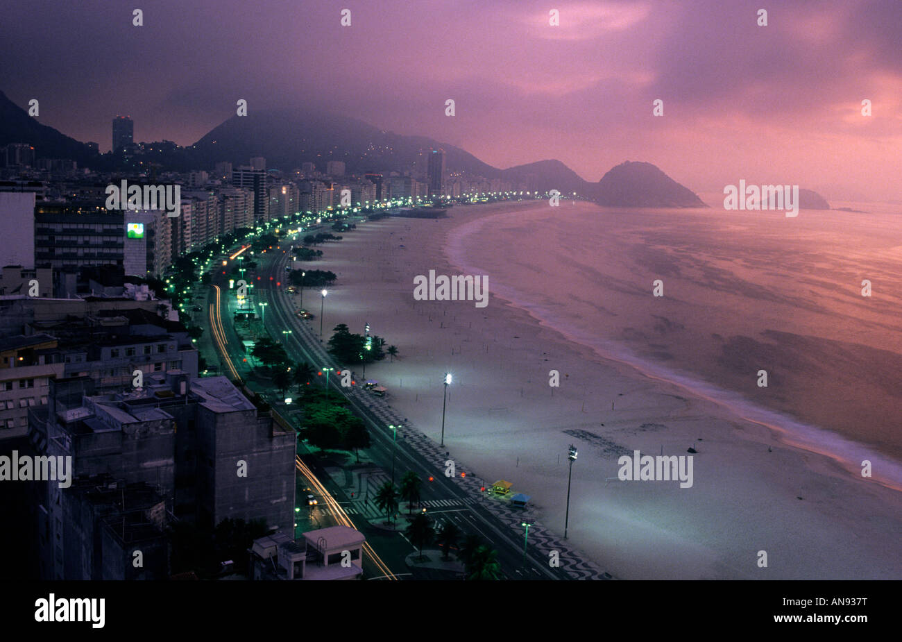 Dawn Copacabana Beach in Rio De Janeiro Brasilien Stockfoto