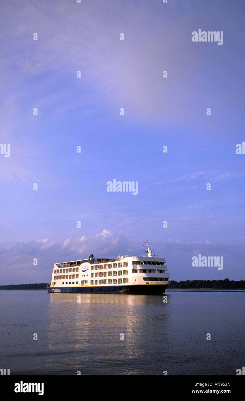 Kreuzfahrtschiff Grand Amazonas Amazonas Brasilien Stockfoto