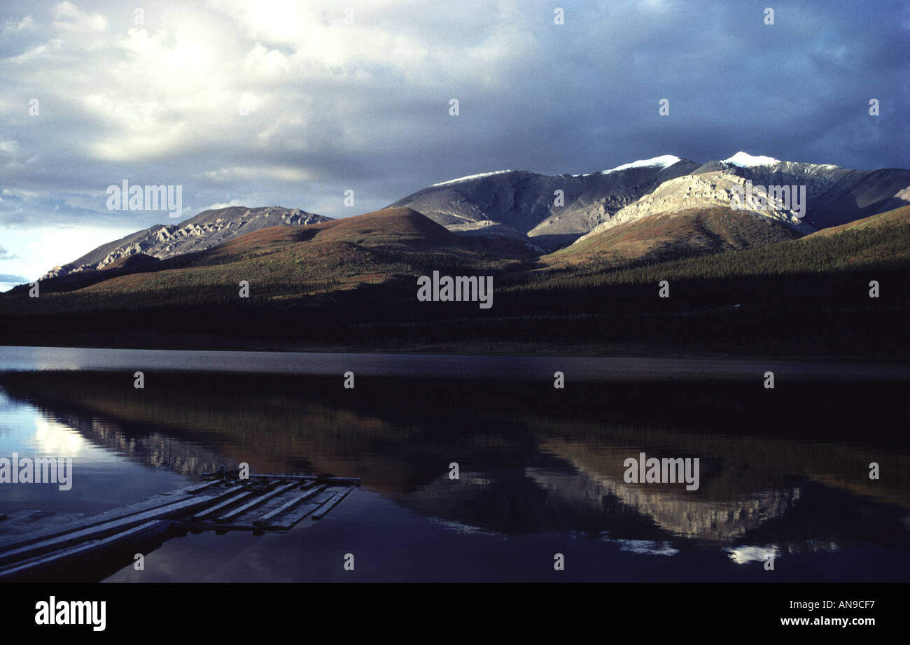 Steg am Godlin Lake Mackenzie Mountains in den Northwest Territories in Kanada Stockfoto