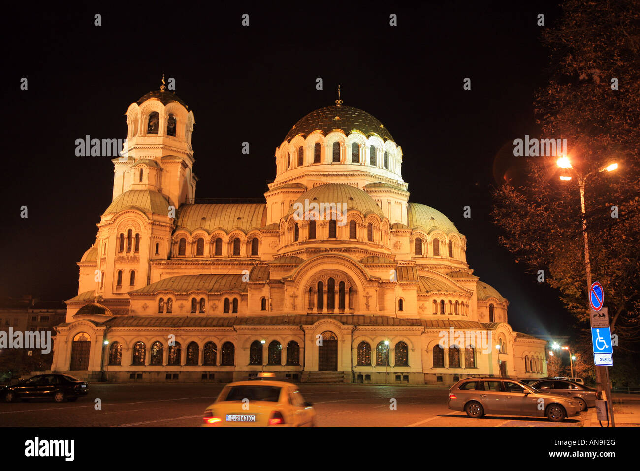 Aleksander Nevski-Gedächtnis-Kirche in der Nacht in Sofia Bulgaria Stockfoto