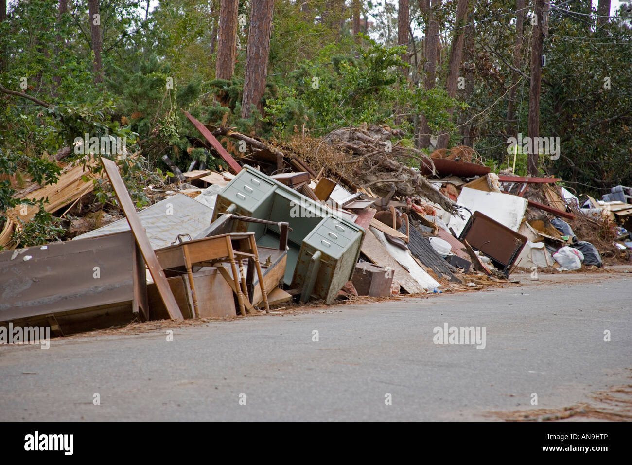 Beschädigte Sachen gelöscht aus Häusern in der Nähe von Slidell, Louisiana von Überschwemmungen durch den Hurrikan Katrina Stockfoto