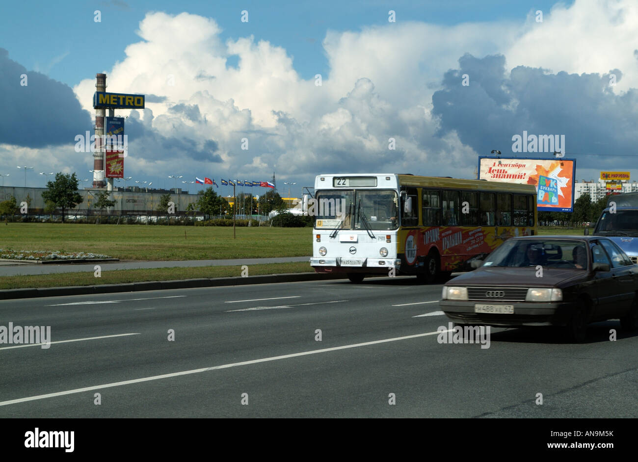 Autobahn in Richtung Flughafen St. Petersburg Russland Stockfoto