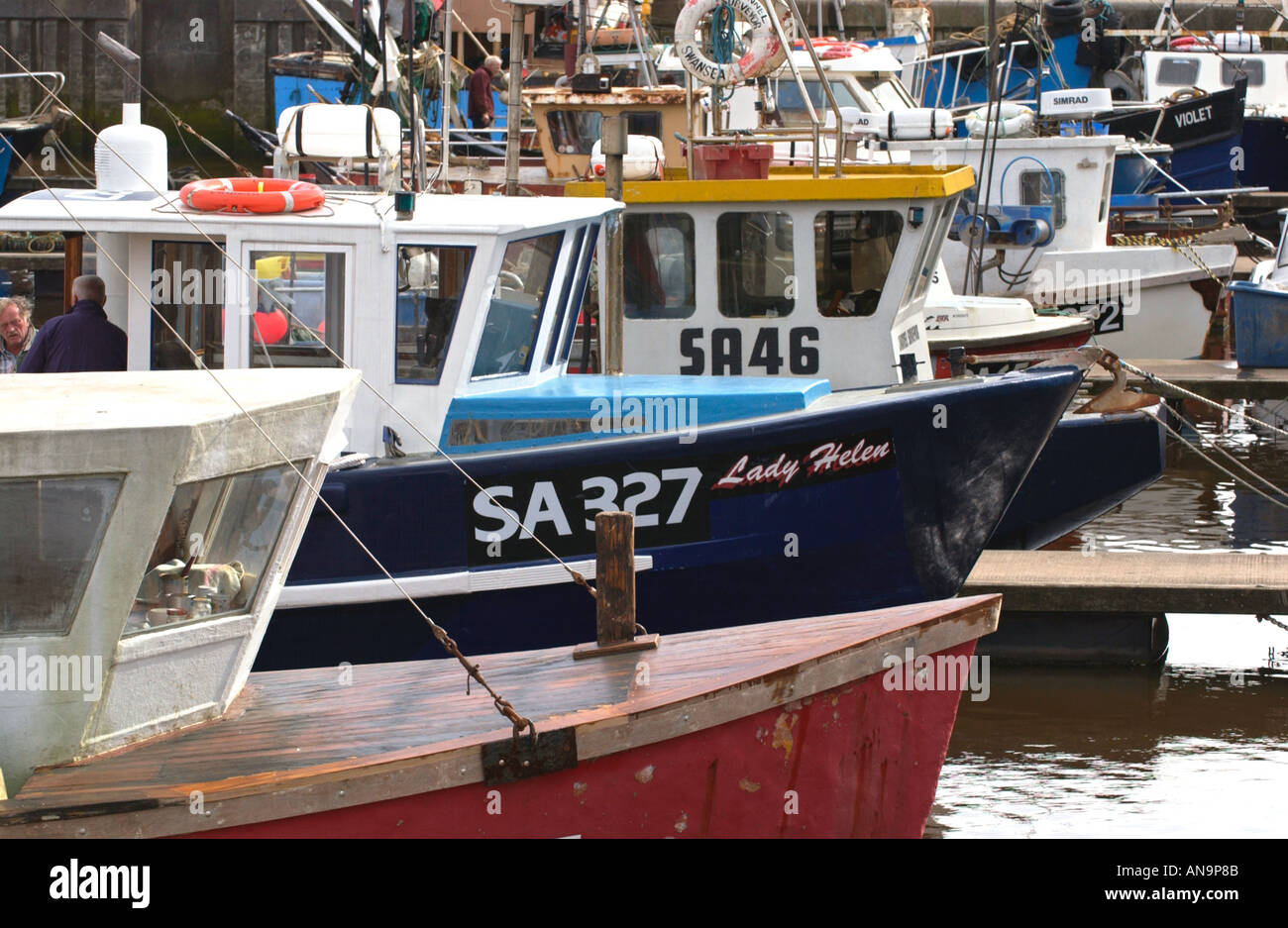 Küstenfischerei Boote vertäut am Swansea Marina South Wales UK Stockfoto