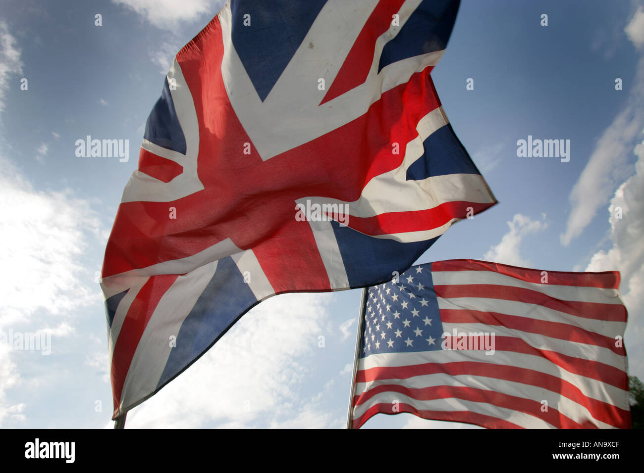 Anschluß-Markierungsfahne und die Union Jack zusammen Stockfoto