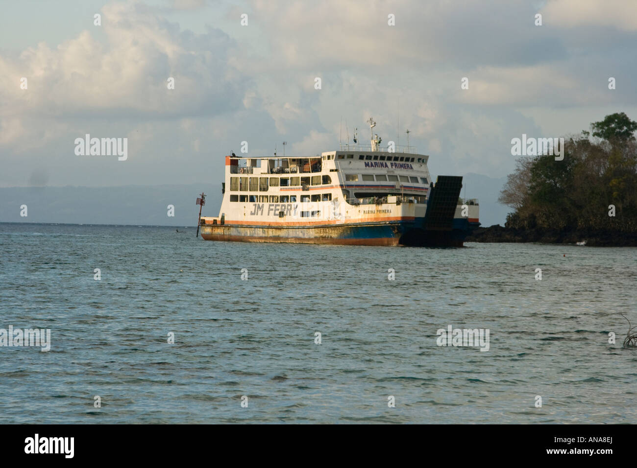 Fähre von Padang Bai auf Bali nach Lombok Insel Indonesien Stockfoto