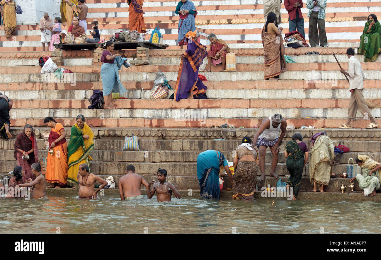 Baden im Ganges, Varanasi Stockfoto