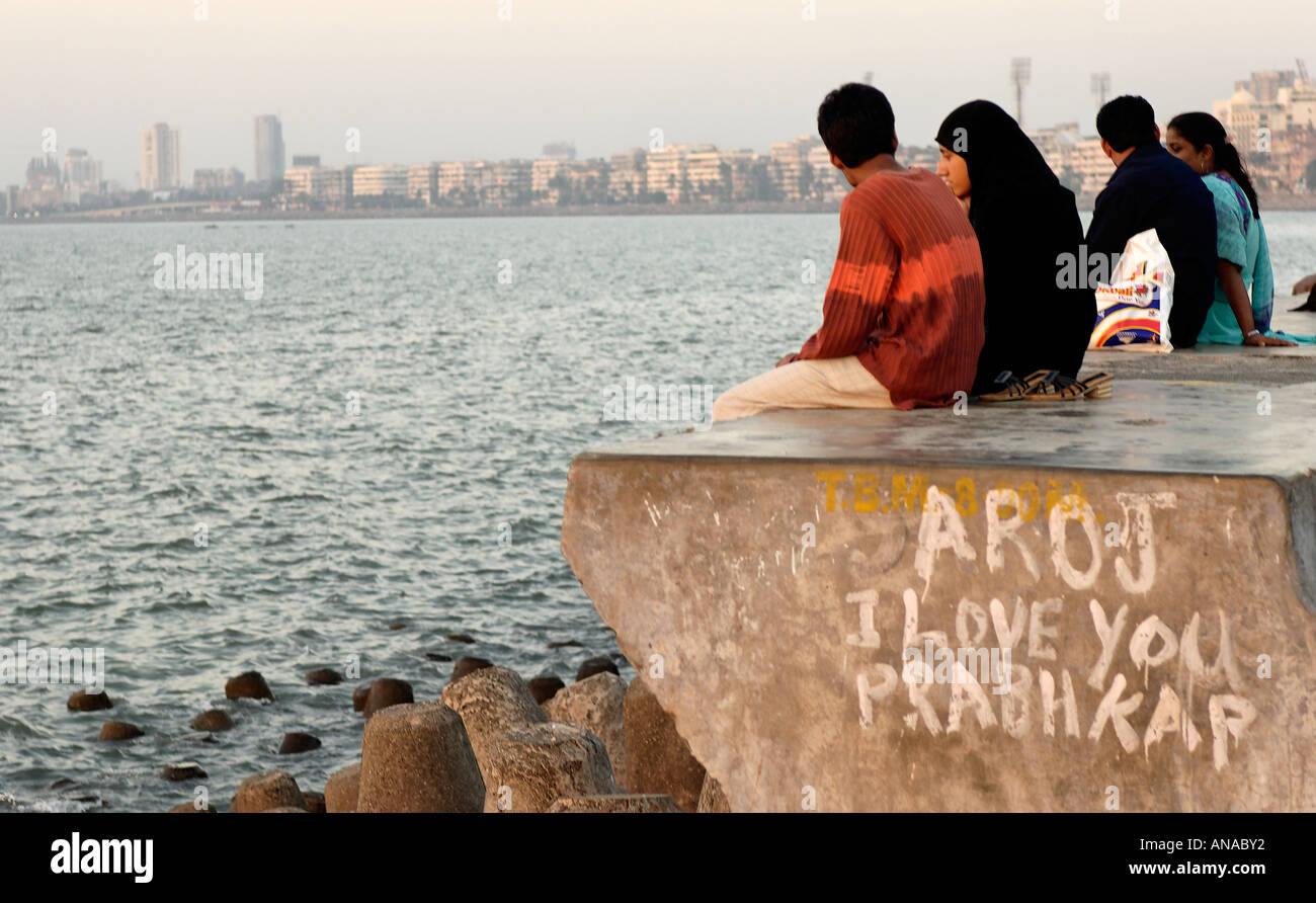 Entspannen bei Sonnenuntergang, Nariman Point Mumbai Stockfoto