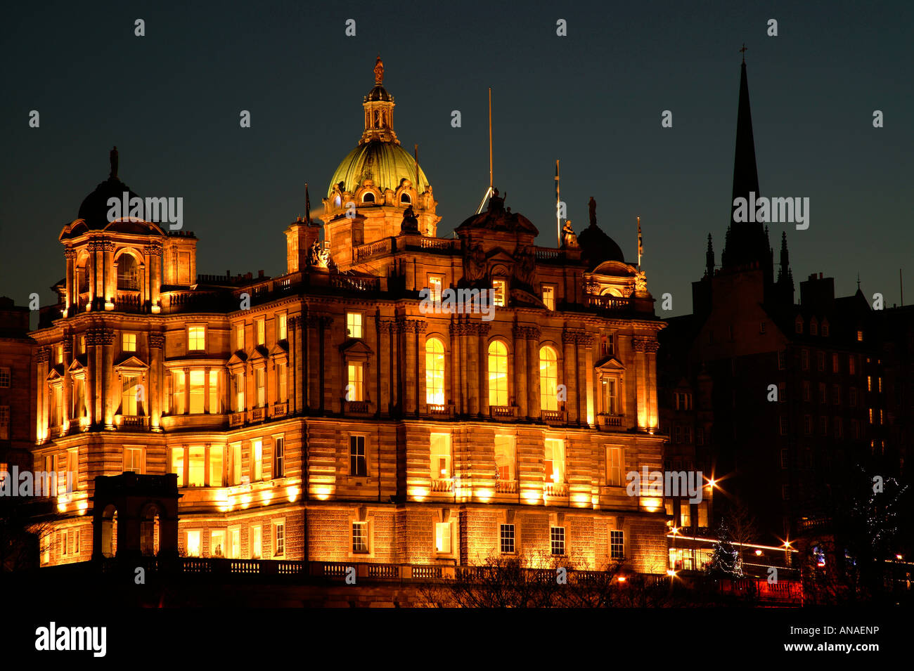 beleuchtete Lloyds Banking Group Bank von Schottland (ehemals Hbos) Sitz, Edinburgh, Scotland, UK, Europa Stockfoto