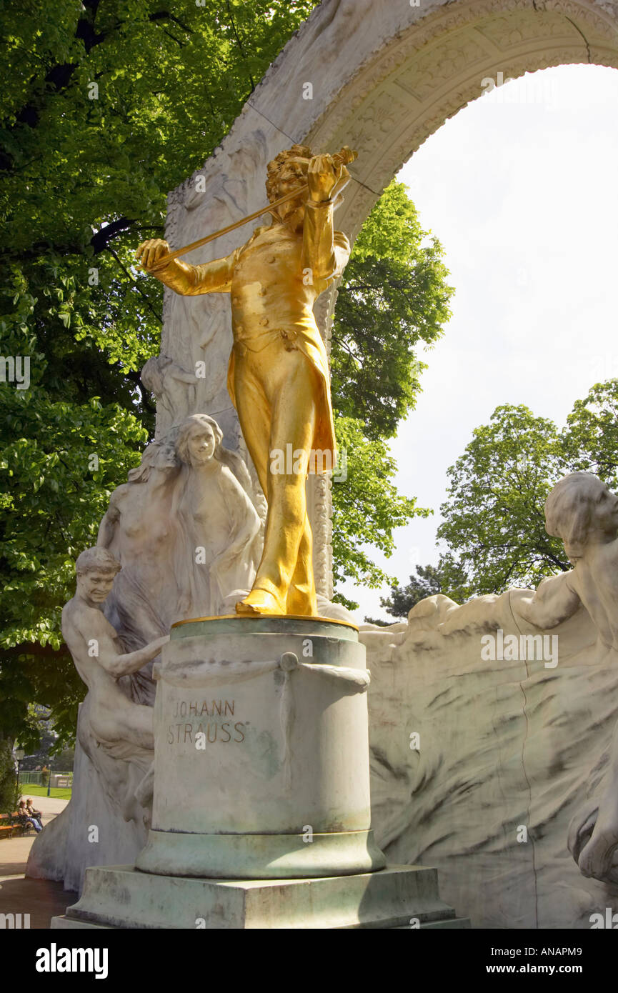 Die vergoldeten Statue von Johann Strauss II in Wien Österreich Stockfoto