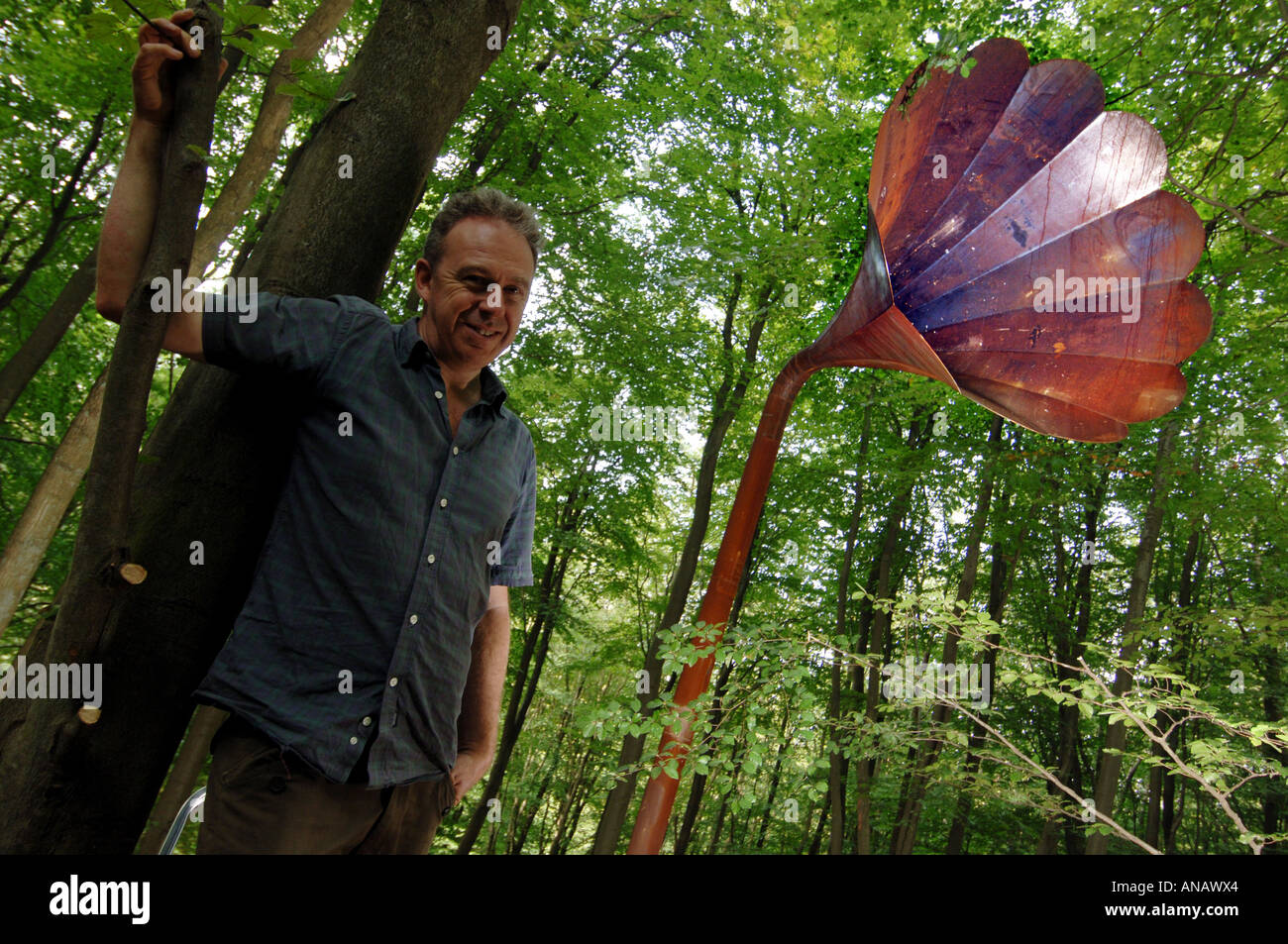 Musiker und Konzeptkünstler Jem Finer Gründungsmitglied der Pogues mit seinem preisgekrönten Hybrid-Wasser-instrument Stockfoto