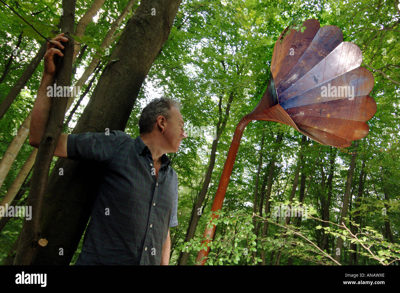 Musiker und Konzeptkünstler Jem Finer Gründungsmitglied der Pogues mit seinem preisgekrönten Hybrid-Wasser-instrument Stockfoto