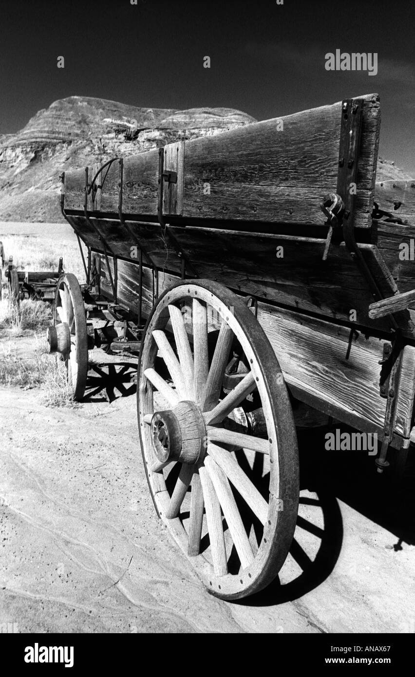 Kanada. Verlassenen Wagen mit alten altmodischen hölzernen Felge Eisenrad, ähnlich denen in Western-Filmen Stockfoto