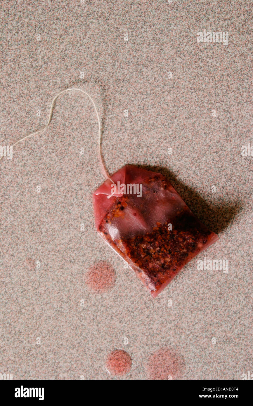 Teebeutel auf einem Tisch Stockfoto