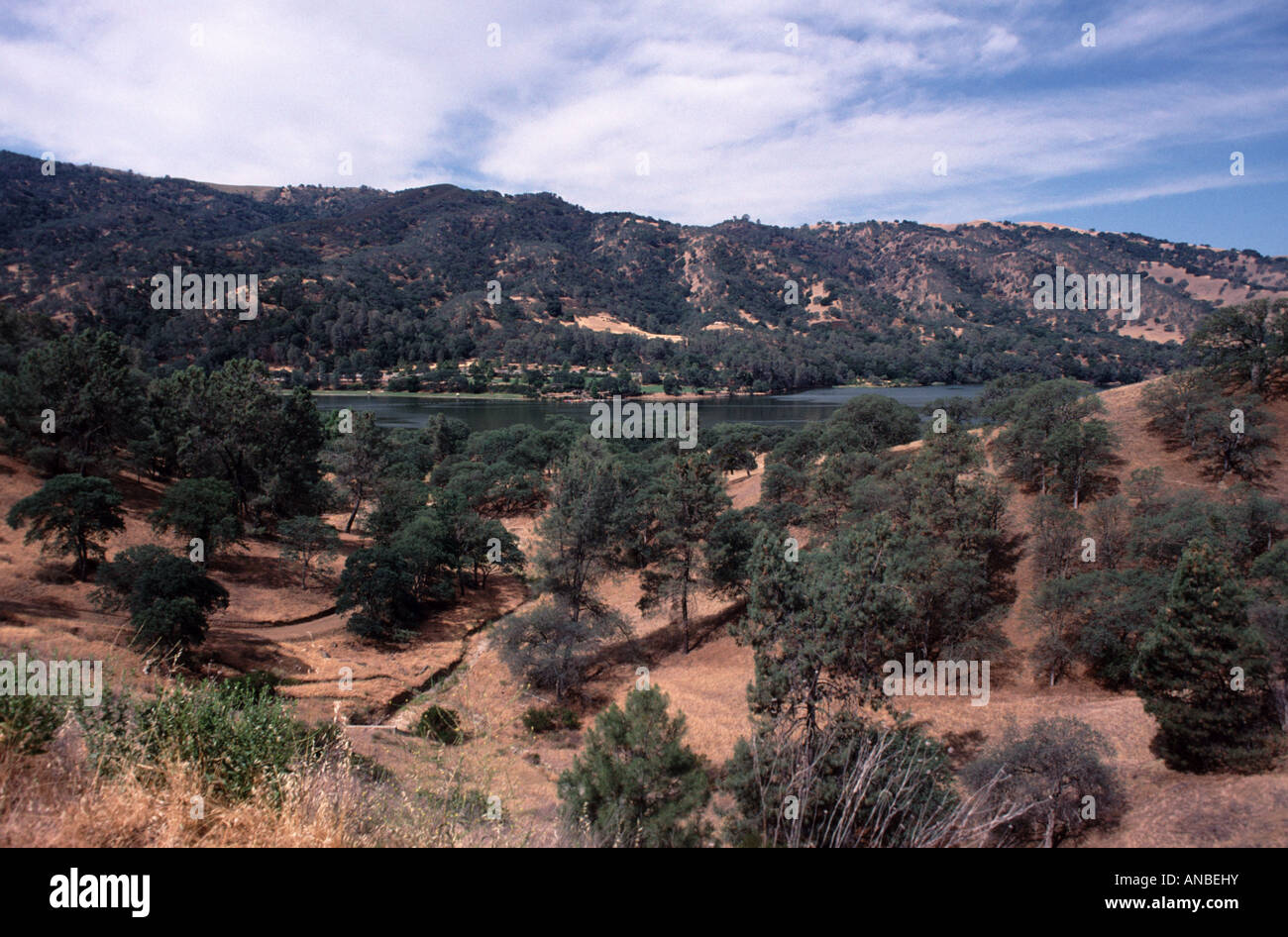 Lake Del Valle East Bay Regional Park in der Nähe von Livermore California ein Mann machte See Baujahr 1968 für Erholung Hochwasserschutz und w Stockfoto