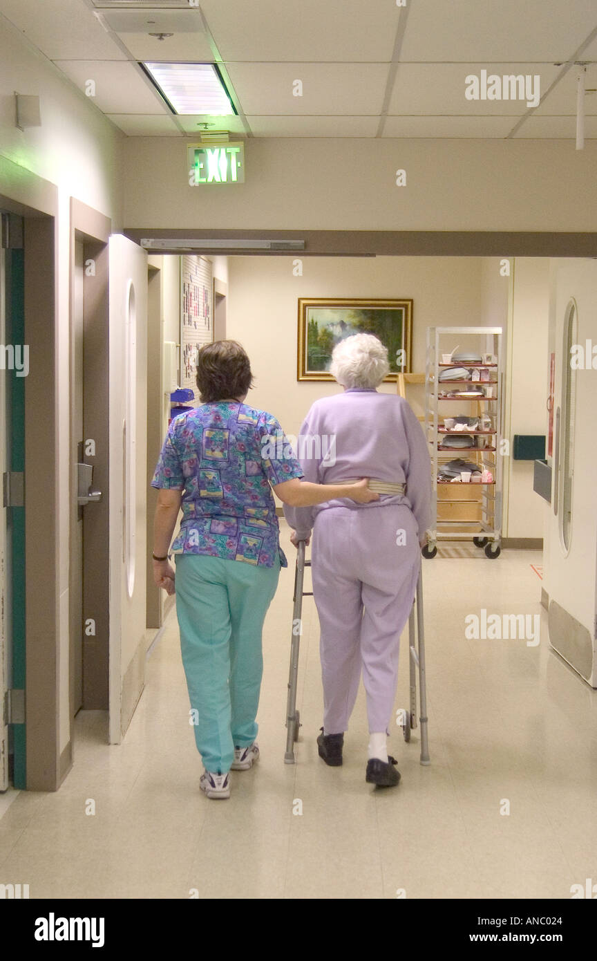 Ältere weibliche rehabilitiert nach Schlaganfall Stockfoto