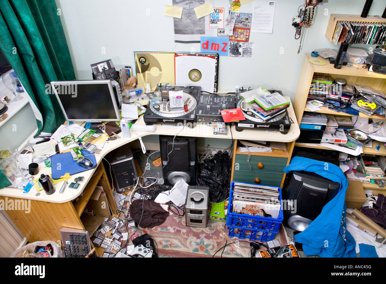 Teenagers Messy Bedroom Stockfotos und -bilder Kaufen - Alamy