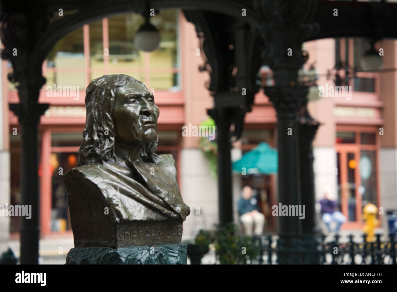 WA, Seattle, Chief Seattle Statue und Pergola am historischen Pioneer Square Stockfoto