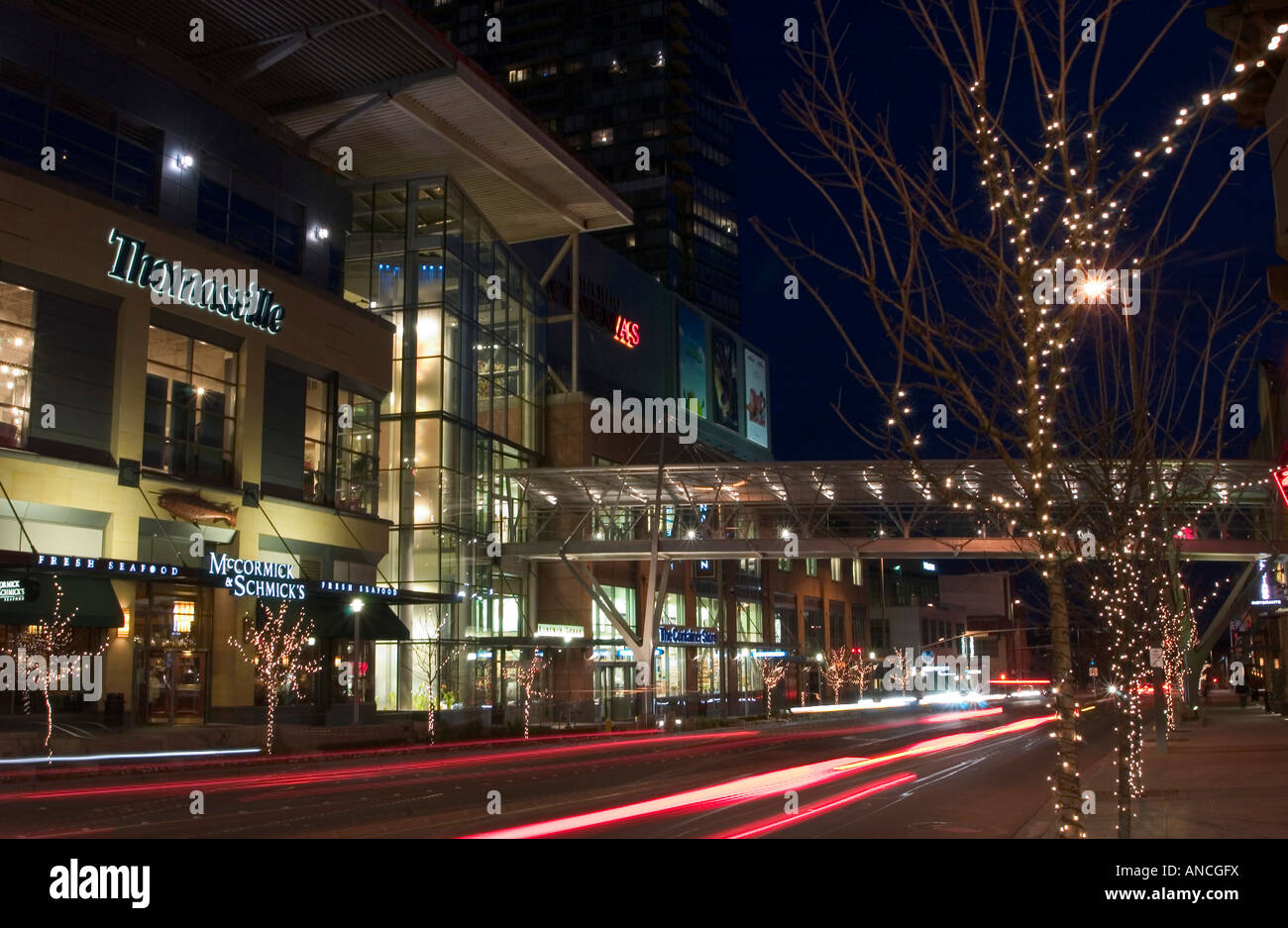 USA, Washington, Bellevue, Innenstadt, Lincoln Town Center, Einkaufsmöglichkeiten und Restaurants. Stockfoto