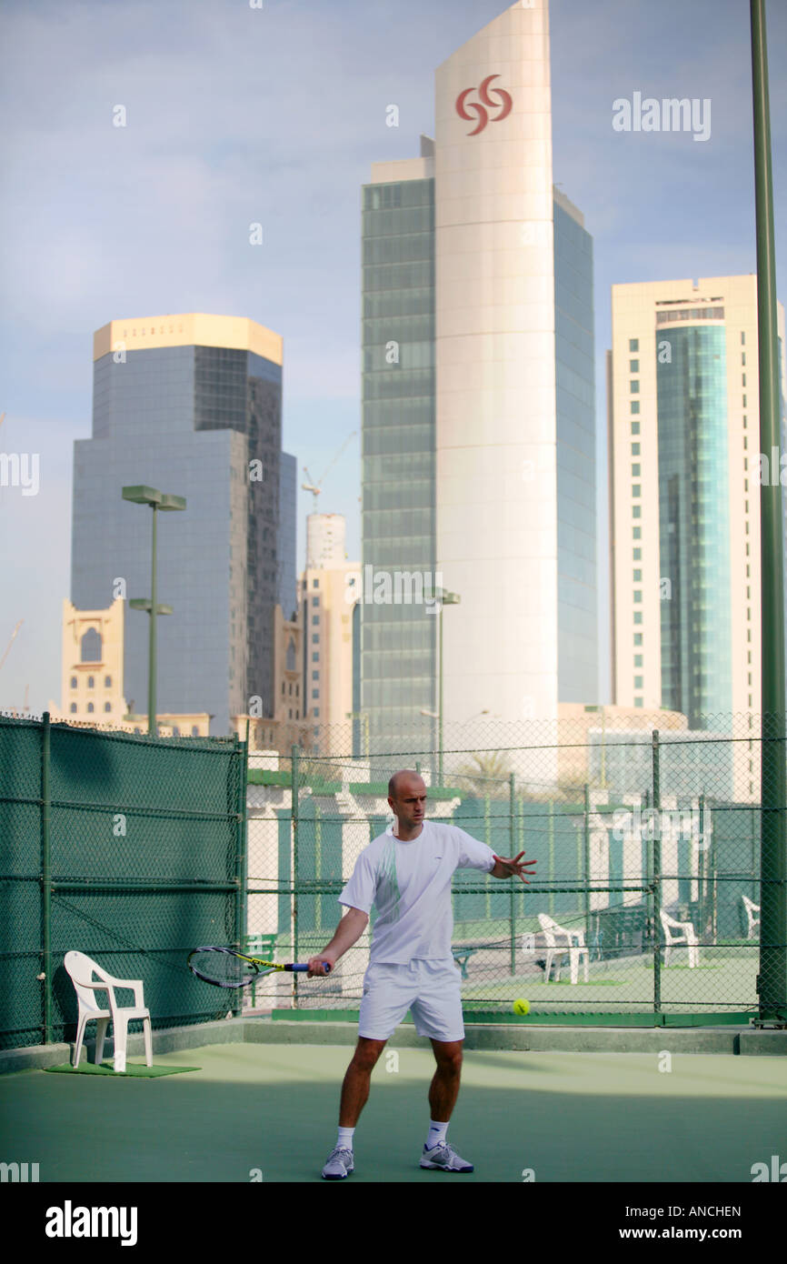 Ausgehende Katar Männer open Tennis-Champion Ivan Lubicic für die Praxis-Gerichte in Doha Katar während der Januaury 2008 Open Stockfoto