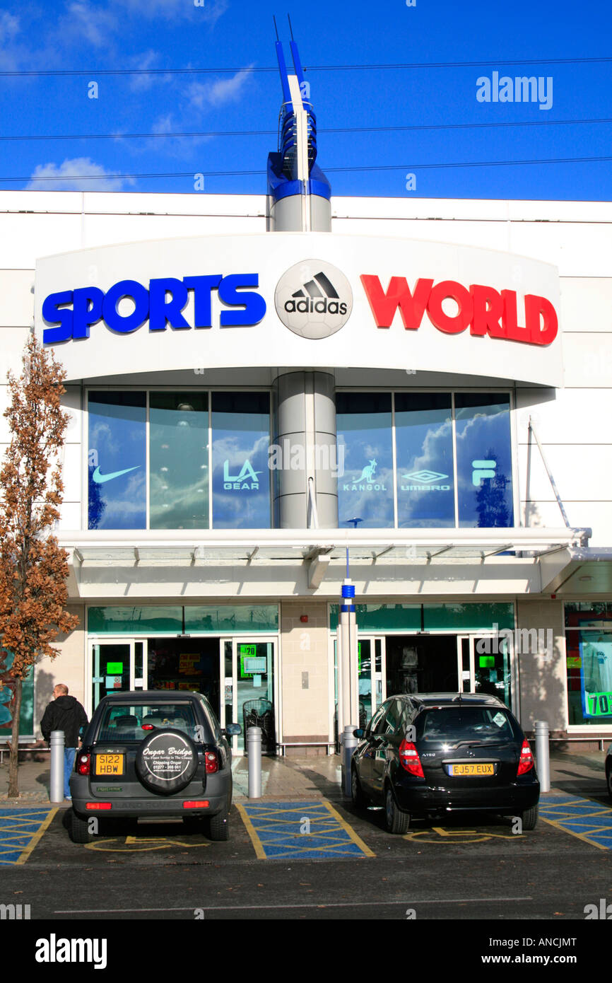 Gallion Reach Sport Welt Retail Outlet speziell dafür gebauten Einkaufszentrum Ost-London England uk gb Stockfoto