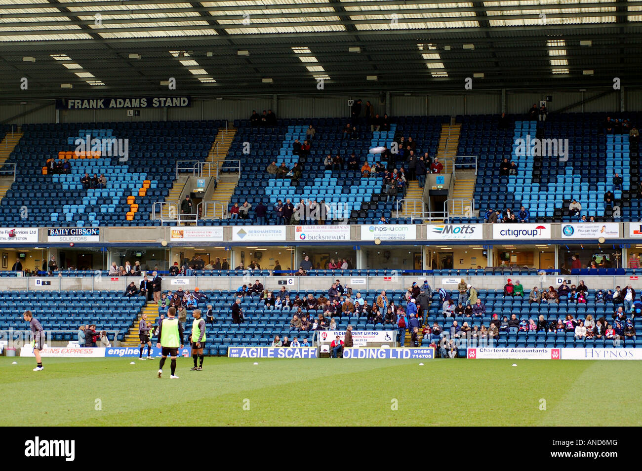 Adams Park, Heimat des Wycombe Wanderers FC und Wespen Stockfoto