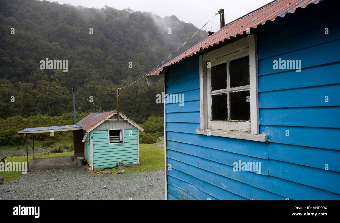 Alte Hütten an der Hollyford Camp, Neuseeland Stockfoto