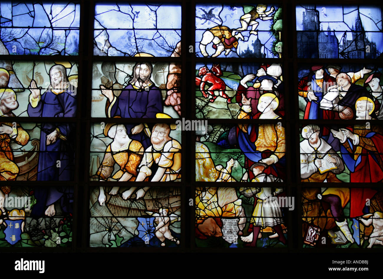 Stainglass im Inneren der Kirche von Jeanne d ' Arc, Rouen, Frankreich Stockfoto