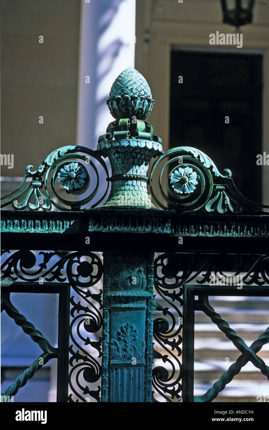 Pierpont Morgan Library Eisentor Designdetails NY Stockfoto