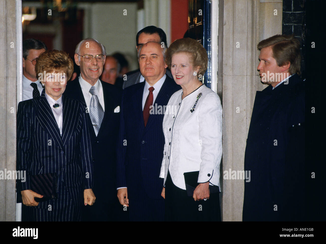 Michail und Raisa Gorbachev mit Margaret Thatcher und Ehemann Denis in der Downing Street London UK Stockfoto