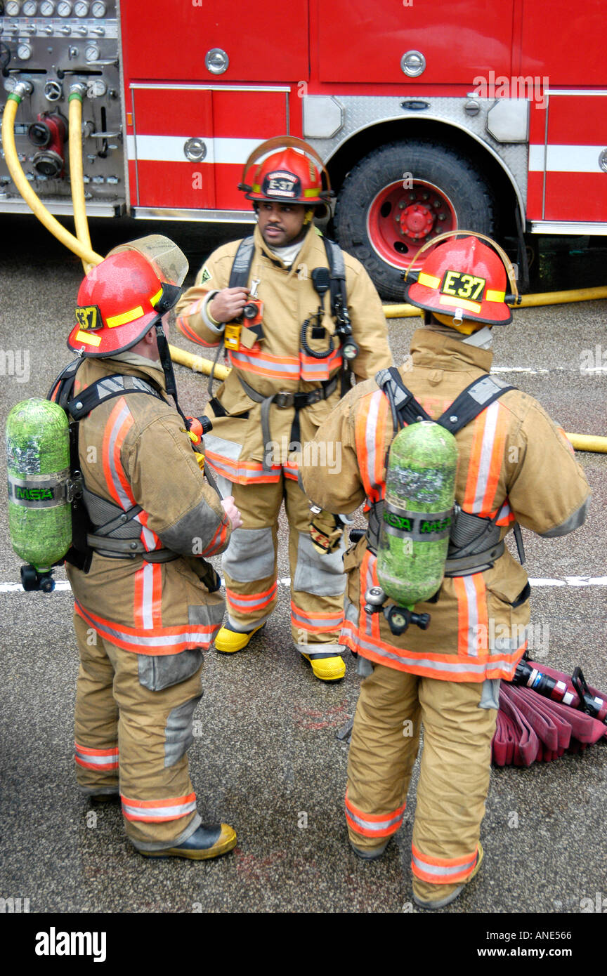 Feuerwehrleute kämpfen Flammen in die Innenstadt von Cincinnati Ohio Stockfoto