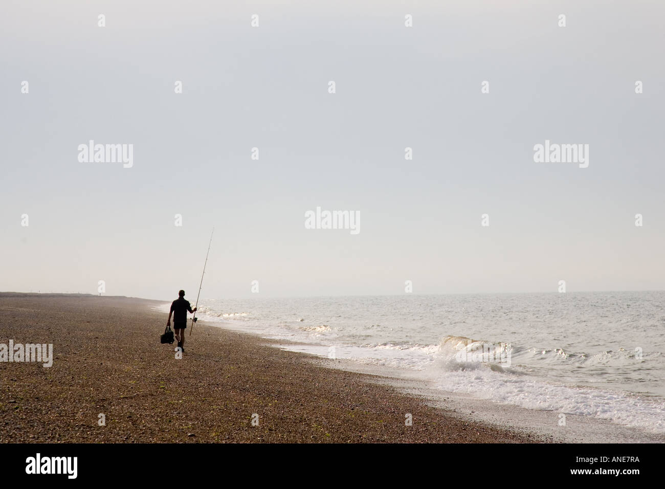 Fischer Spaziergänge Cley Norfolk Strand Vereinigtes Königreich Stockfoto