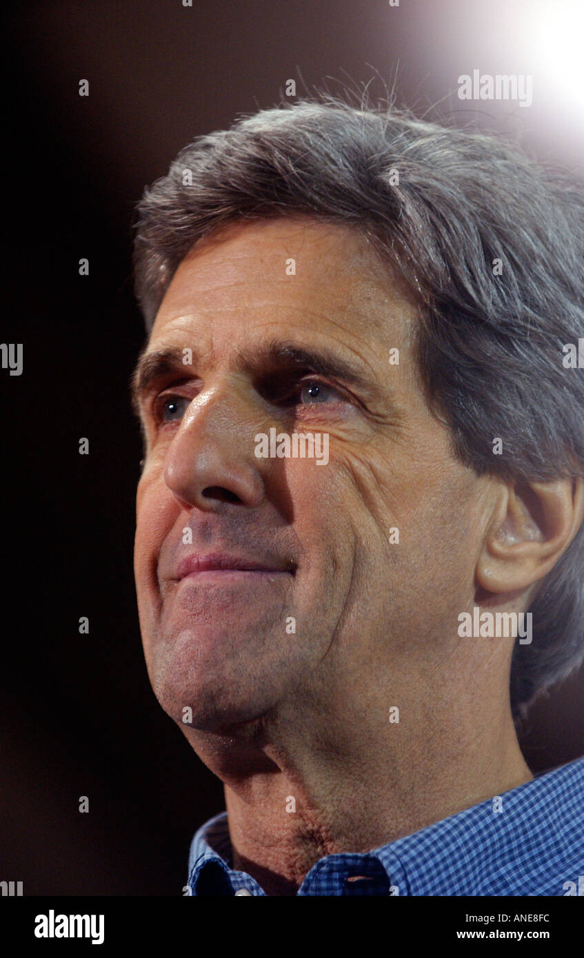 John Kerry demokratischen Präsidentschaftskandidaten John Kerry während der New-Hampshire primär Kampagne spricht Stockfoto