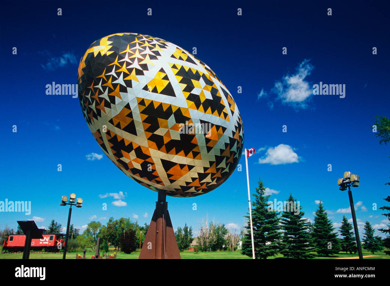 Weltweit größte Osterei, das Pysanka. Elch Park, Vegreville, Alberta, Kanada Stockfoto