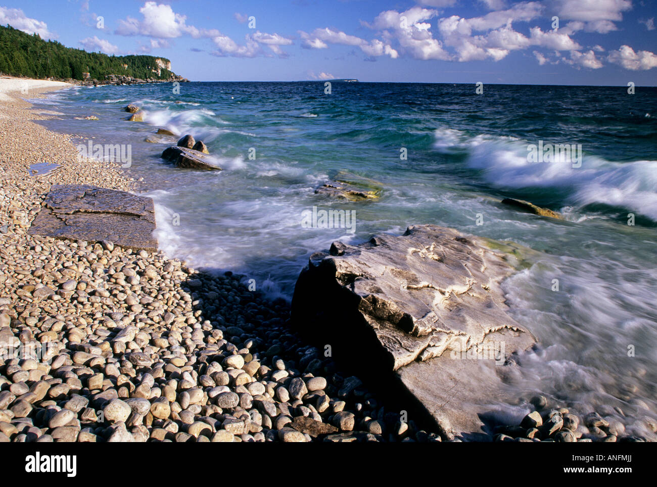 Die Küste der Georgian Bay bei halbwegs Log Dump, Bruce Peninsula National Park, Ontario, Kanada. Stockfoto