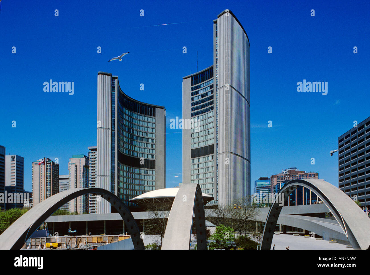 City Hall und Nathan Phillips Square, Toronto, Ontario, Kanada. Stockfoto
