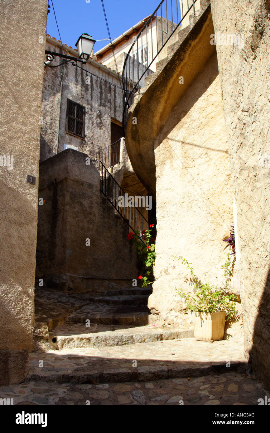 Backstreet in Lumio in Korsika Stockfoto