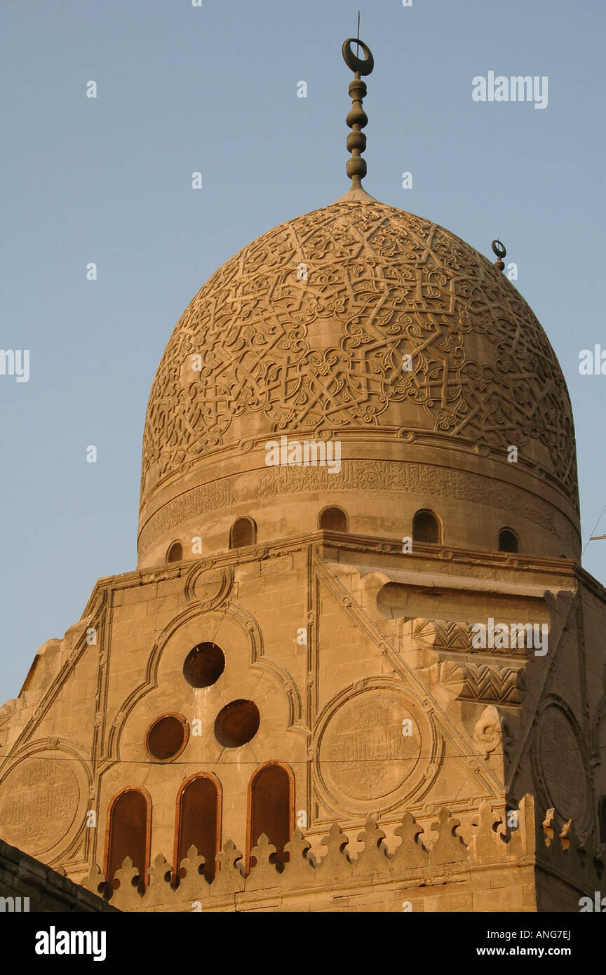 Muqarnas arabesken Schnitzereien des Mausoleums und Moschee von Sultan al-Ashraf Qaitbay Qaytbay oder in die Stadt der Toten oder Kairo Ägypten Stockfoto