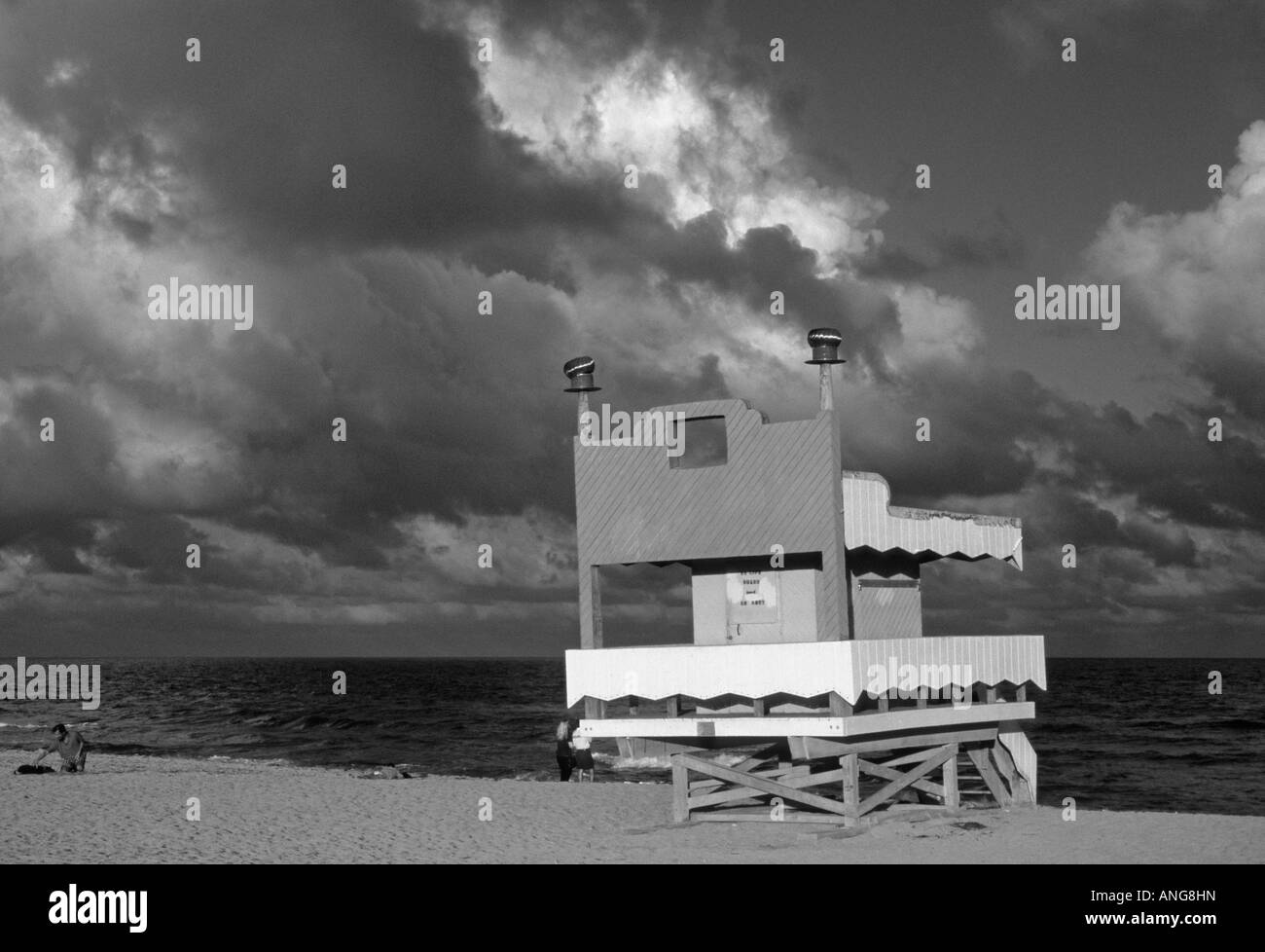 RETTUNGSSCHWIMMER-HÜTTE IN MIAMI BEACH FLORIDA USA Stockfoto