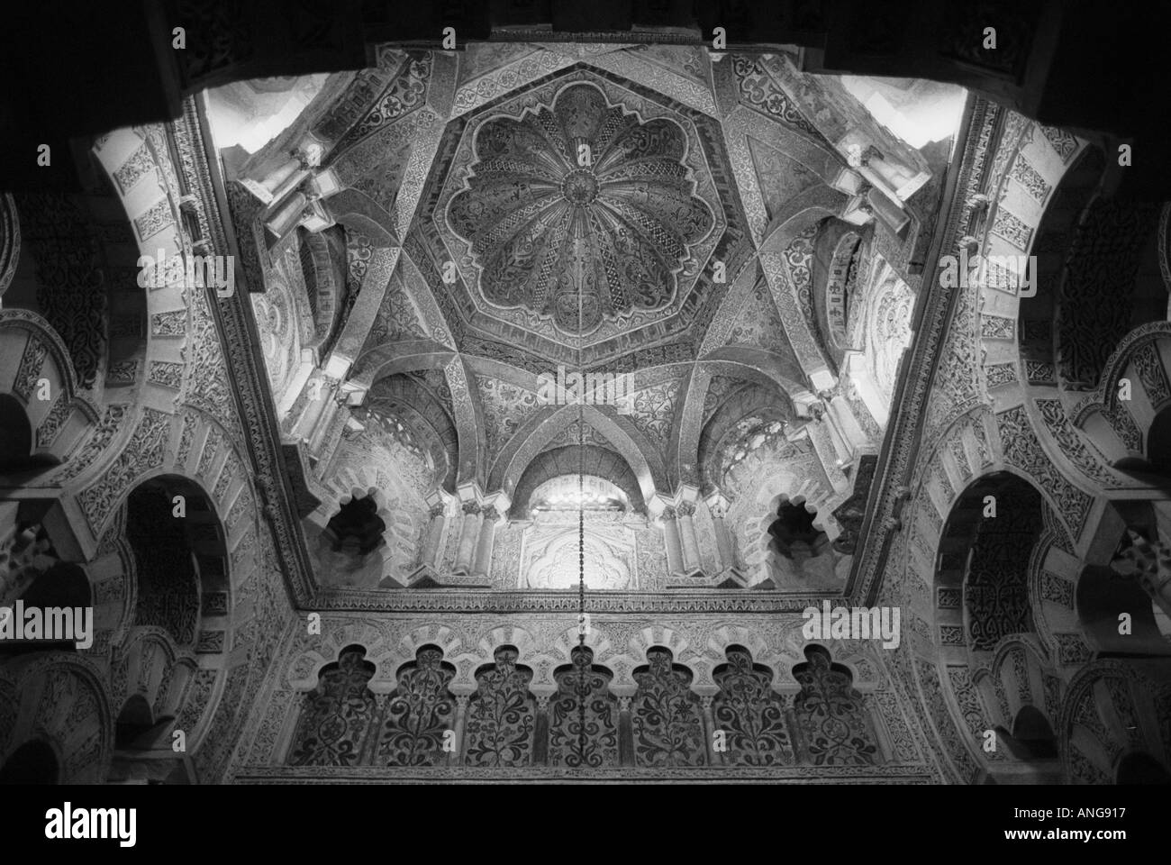 Mesquita Cordoba Spanien von den Mauren die Kuppel vor dem Mihrab mit Mosaiken, die Arbeiter von Con festgelegten aufgehellt wird erbaut Stockfoto
