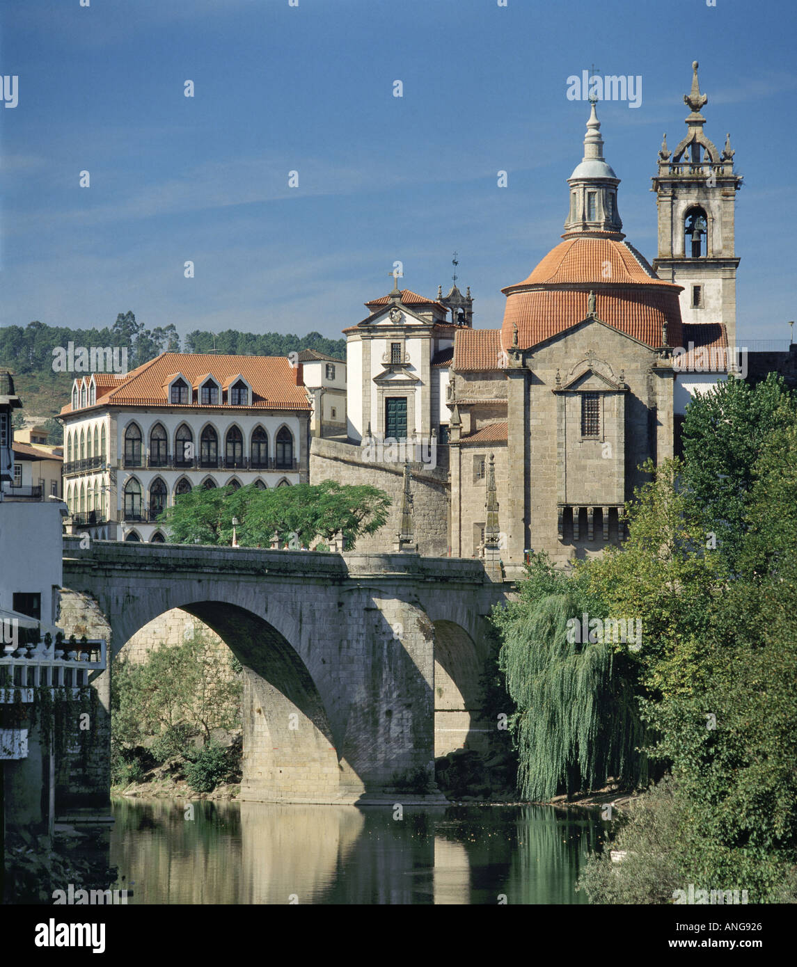 Portugal-Costa Verde Amarante Brücke und Altstadt Stockfoto