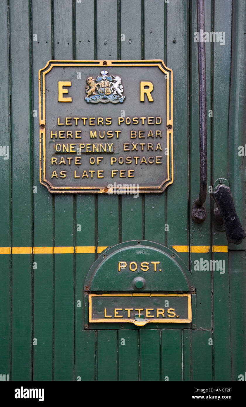 Ein Briefkasten auf der Kingston Flyer Steam train Wagen, Queenstown, Neuseeland Stockfoto