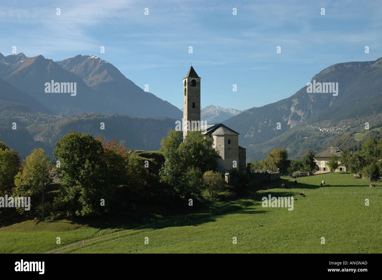 Kirche am Wanderweg Stadt Rossura Strada Alta Leventina Tessin Tessin Schweiz Stockfoto