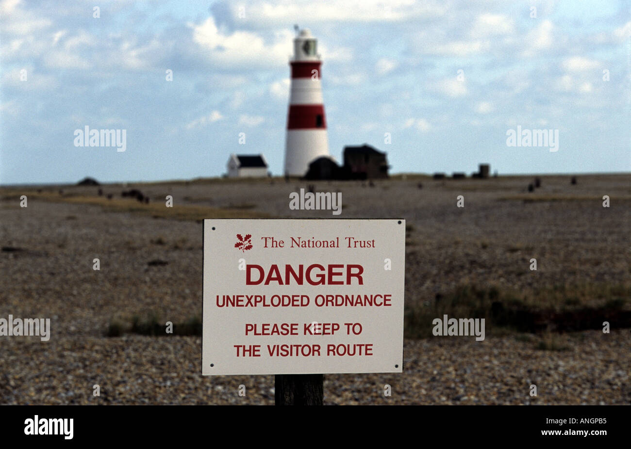 National Trust unterschreiben Warnung von unexploded Artillerie, Orfordness, Suffolk, UK. Stockfoto