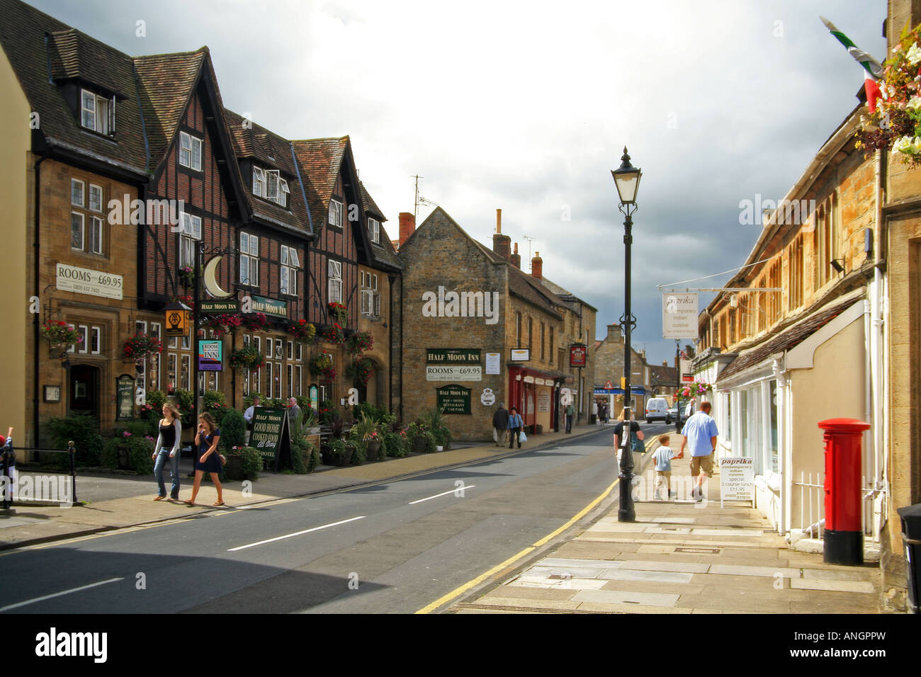 Half Moon Street Sherborne Dorset UK Stockfoto