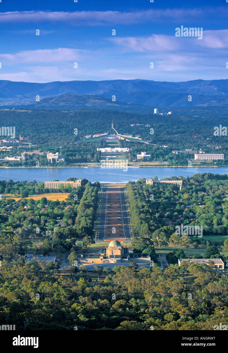 ANZAC Parade & Parlamentsgebäude, Canberra, ACT, Australien Stockfoto