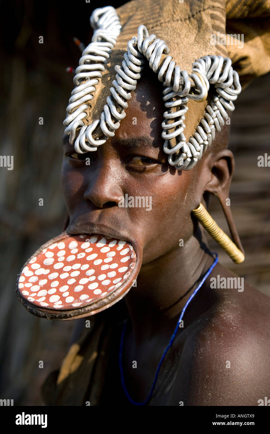 Mursi-Frau mit Lehm Lippe Platte, Mursi Hills, Mago Nationalpark, unteren Omo-Tal, Äthiopien Stockfoto