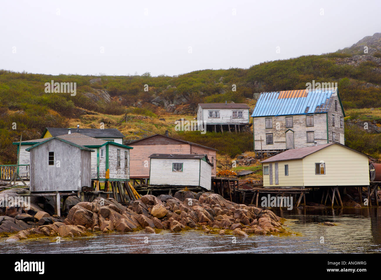 Häuser und Fischerei Bühnen entlang der Küste von Cape Charles in den Hafen von St Charles, Viking Trail, Trails, die Wikinger, S Stockfoto